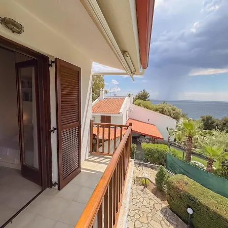 Sea Breeze House 50m From - 2floors- 6guests *