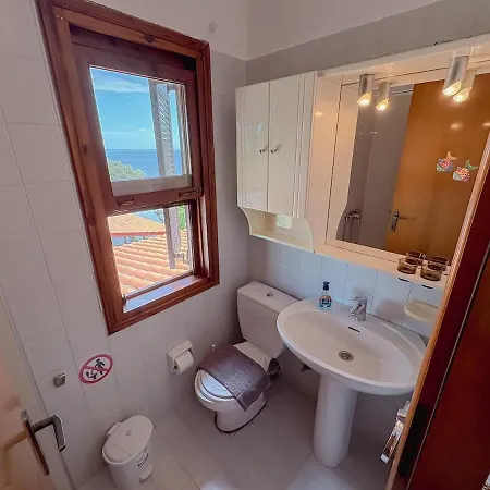 Sea Breeze House 50m From - 2floors- 6guests *