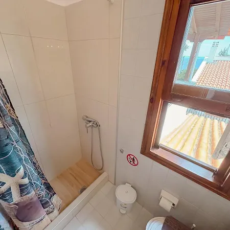 Sea Breeze House 50m From - 2floors- 6guests