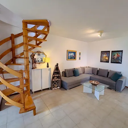 Sea Breeze House 50m From - 2floors- 6guests Hébergement de vacances