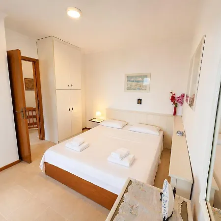 Sea Breeze House 50m From - 2floors- 6guests *