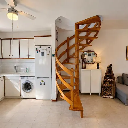 Sea Breeze House 50m From - 2floors- 6guests
